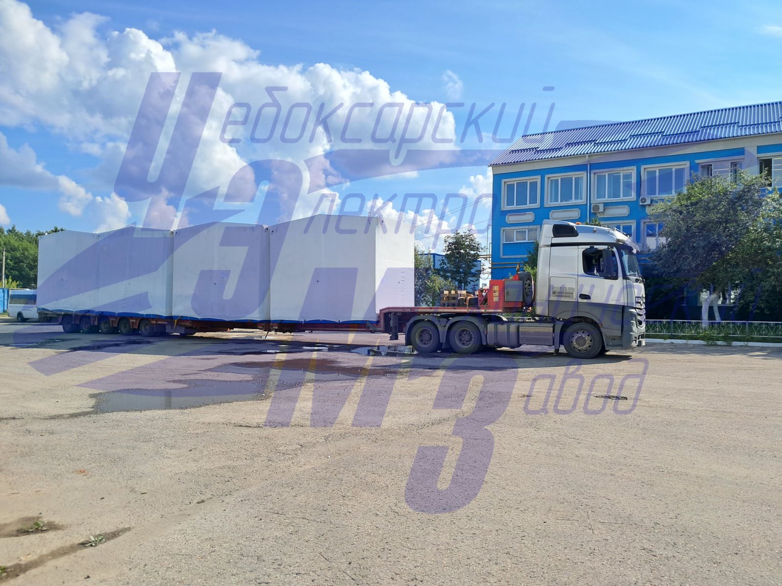Комплектная трансформаторная подстанция 35/6 кВ отгружена заказчику. В комплект поставки входят: - Блоки ОРУ 35кВ; - ЗРУ 6кВ; - ОПУ.